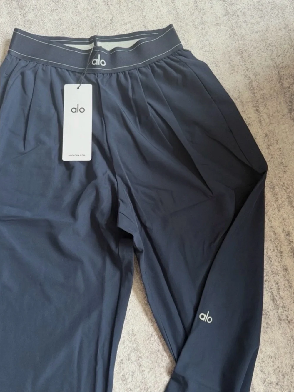 ALO Yoga Deep Navy Wide-Leg Pleated Waistband Pants